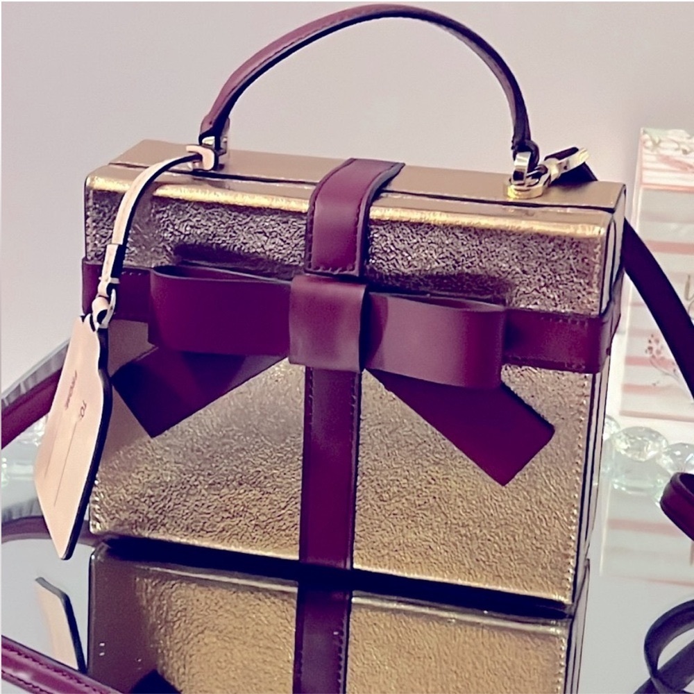 Kate Spade wrapping party gift box present Crossbody bag NWT Novelty